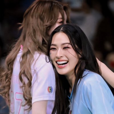 🧡ขอเจอประชาธิปไตยในประเทศไทย🧡,Jenlisa 🖤🩷บพ เมนยัยเกี๊ยวพิเจน,👩🏽❤️💋👩🏼 แม่พี่หลิง🤍🦮🪽💜💜LingOrm💜💜 ,พี่หลิงรักใครแม่ก็รักคนนั้น 😌😚