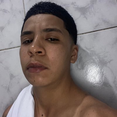 e se acontecer qualquer bglh pelo menos nós viveu.. Eterno novato saudades irmão💔