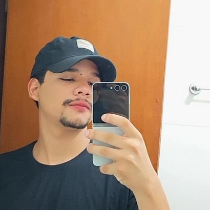 normalmente eu n sou gay, fumo as vezes, bedo que nem um opala, falo mal de tudo e todos a minha volta, mas juro que sou uma boa pessoa. Acho que quebrei.