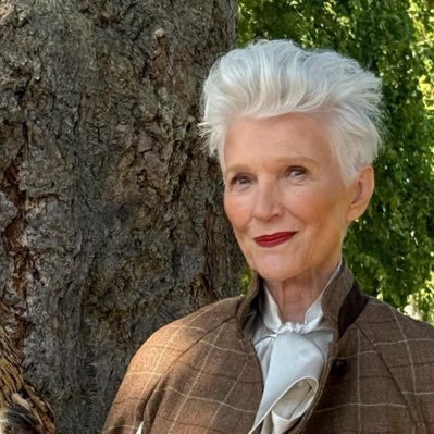 Author of A Woman Makes A Plan, now in 32 languages & 100+ countries 📖Doctor of Dietetics 🧑🎓Supermodel 😉💃ItsGreatToBe77 Manager:anna@mayemusk.com