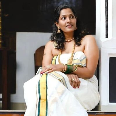 Housewife only entertainment it social media