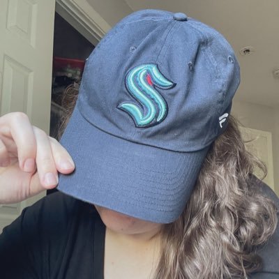 book lover, hockey obsessed || 🏒 kraken & panthers || ⚾️ nationals