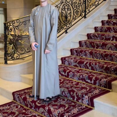 أشبه الشعر ويشبهني، أتكون من بعض الحروف المبعثرة التي لا تعني شيء وحدها، ثم إذا استطعت جمعتها في قصيدة أعطتك أجمل المعاني.