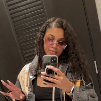 ebbmariah's profile picture. I love my melanin and idk what else to put ..