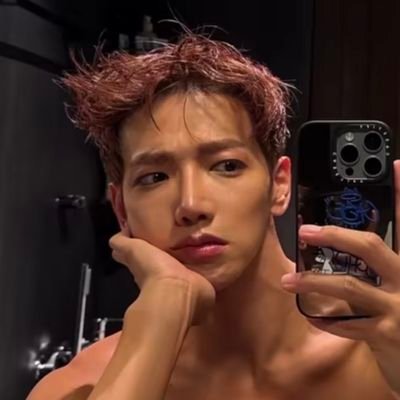 Geeky single mom;
Mingppas and closet Jangpaas;
Completely wrecked by Hwang Chansung on a regular basis -
(2PM Hottest on Hiatus)