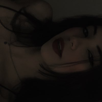 amante de cantores desconhecidos, viciada em série e observando tudo
