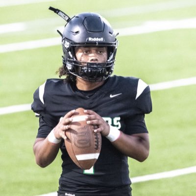 Brayden Rodriguez class/28, QB for gene tomas high school 3.25 GPA 5’5 150lbs, 40 time: 4.75. finished my freshman year 9-1 with 824 all purpose yards
