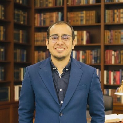 Seguidor de Jesucristo | Esposo y papá | Lector y aprendiz | Intento de predicador y escritor | Rumbo a la Narnia Celestial