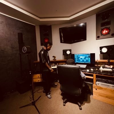 Artist Young Legend #Tututuein 🐐Music/Fashion/Lifestyle✨booking info:📞 +233 54 578 9937 📧: arepaderecords@gmail.com #ASA VIDEO OUT NOW ⬇️
