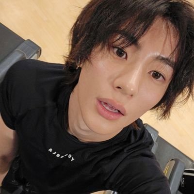 _fullsunlhc's profile picture. she/they . 20