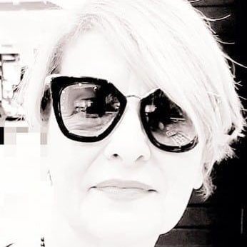 POLYMNY's profile picture. « Le bonheur, c'est de continuer à désirer ce que l'on possède. »          
                                       – Saint-Augustin

Toulousaine en porcelaine