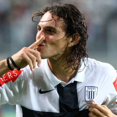 -Hincha de Alianza Lima
-Nací siendo campeón.
-Zlatan Fernandez, mi primer ídolo.