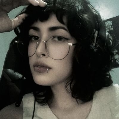 A ânsia de ter
E o tédio de possuir 𒉭
Bi | Eclética | Ela/Dela | Otaku