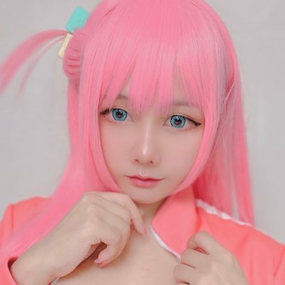 天然F大胸,有乳晕,不喜勿喷。喜欢cosplay,喜欢各种情趣服饰,炒鸡喜欢涩涩,喜欢大尺寸的叔叔!!喜欢素质小哥哥,有带牙套矫正,嘻嘻你懂的!!喜欢我 多多关注我下呢!