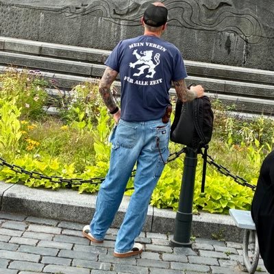 Wenn di da Mut verlosst, dann geht’s nia alloa weida 😎☝️☮️💙🤍💛📯 🧑🧑🧒Familie ⚽️TSV1860 München 🏙️Radl Fahren 🚴♂️