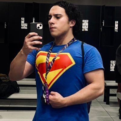 BerkeleyComics's profile picture. Estudiante de física, violista y violinista ⚛️🎻