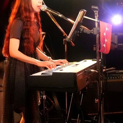 仕事も趣味も音楽に染まってます。エンジニア
ピアノ弾き語り (椎名林檎,草野華余子…)
コピバン🎹 (bohemianvoodoo)