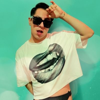 Soy mi propio fan y a veces hater, pero creo en el poder de la empatía y el secreto que guardan los detalles:
𝑫𝒐 𝒚𝒐𝒖 𝒃𝒆𝒍𝒊𝒆𝒗𝒆 𝒊𝒏 𝒎𝒂𝒈𝒊𝒄? ♥️✨🍃