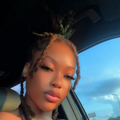 :calm soul 🦋 :just smile & wave :westside princess 💕