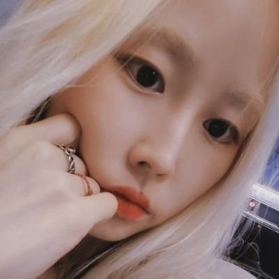 LV8LZ_LSJ's profile picture. ©1992 Roleplayer of @mockjongx / A multi-talented girl who has a pretty dimples and angelic voice. In charge of Singer and Rapper. 이수정 k.a 베이비소울 is the name.
