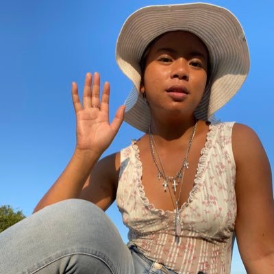 jineencruse655's profile picture. awakened soul living in the vast matrix 👁️ artist 🎨 lifestyle🪴