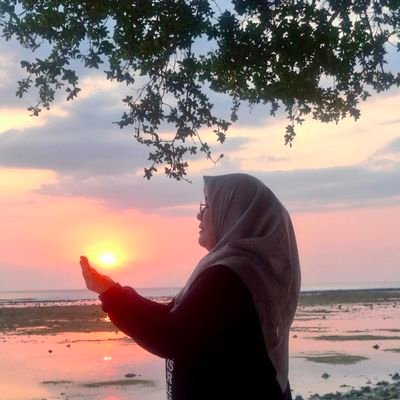 yusraera's profile picture. 