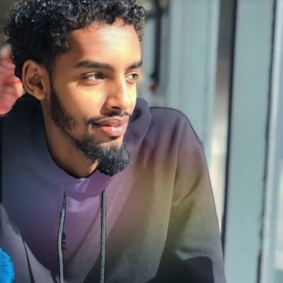 أكتب عن الوطن والناس.. وعن الحكايات المخبأة خلف الأخبار 🎤