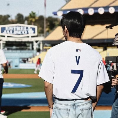 shit_down7's profile picture. That's ok to show your weakness sometimes, that's ok to be yourself.