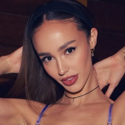 christinaXsage's profile picture. High heels, low stress 🧘👠