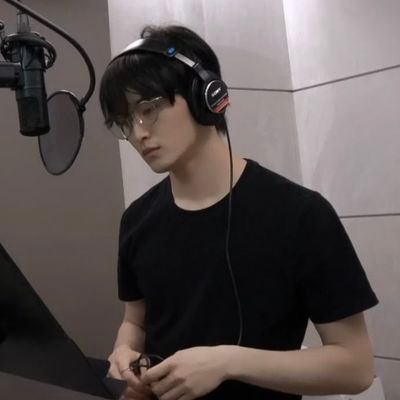 nong dong ⁺⁸² ᡣ𐭩 ♬₊˚. 🎧 ☾⋆⁺₊✧ rem & J ✩ / fan acc #Ausher_Sy