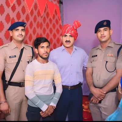 Papa ka Princess👨👦
👰Mom ki Jann👩👦
❤️Love you ❤️Mom 👫 Dad +Pagli ❤️
💞Cute & Sweet😍
🥰Big fan of my Bro🤴
👸My Sister World 💞
B.A Study and Politcs