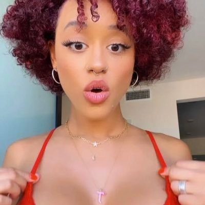inbox me if you want to see naughty videos and pics of me 💦💦💦💧💧