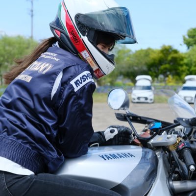 MVagusta F4RR (2012) → YAMAHA FZR1000 (3GM) → MVagusta F4RR (2012) /Mercedes-Benz C180 (W205)/ENTP