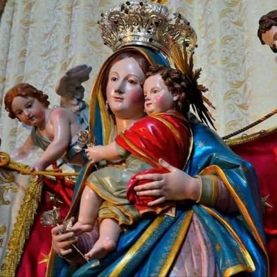 ...mi sbarazzo di tutto ciò che offende l'anima....mi piace cogliere il senso, se esiste, altrimenti inventarlo...
