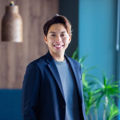 masakacchan358's profile picture. 父の借金でブラックリスト。どん底から20万握って起業。金もコネもない。あるのは夢と志だけ。逃げ場がない日々の中で、仲間と笑い、転びながら進んできた。7年で3社経営・売上8億。次は100億。今日も誰かの挑戦に火を灯したい｜Soul Sync’s CEO｜人材開発／キャリア支援／人とAIの掛け算で、企業の成長をデザインする