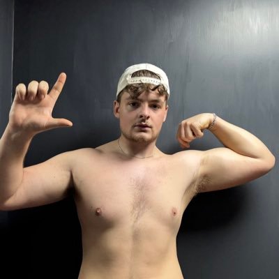 Rich king 💸Dominant and massive as fuck. Straight | 22 | SIZE 10 | 6FT | . DM to serve.PayPal , Cashapp,. No timewasters.