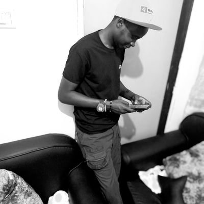 For bookings and PA system DM is wide open//Chelsea diehard//CR7🐐//Kanye West stan//why you too serious 😂let's just say am a free thinker✌️