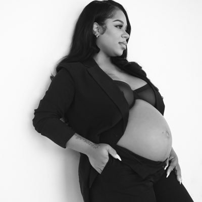 A lowkey life filled with love & luxury. First time MOM