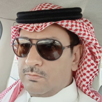 فنان تشكيلي (الفن الحديث ) بكالوريوس تربية فنية 🎨🖼️🟥🟨🟩🟦 المدرسة الواقعيه عضو في جمعية الثقافة والفنون (جنفست) اهلاوي الهوى والهوية 💚