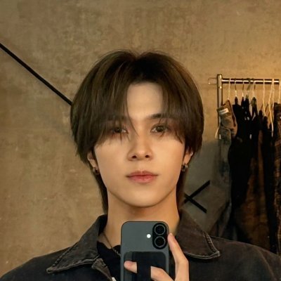 1999. The Charismatic Star of WayV, 𝐇𝐮𝐚𝐧𝐠 𝐆𝐮𝐚𝐧𝐡𝐞𝐧𝐠 (黄冠亨). My heart belongs to @liuyagnyang 🤍🐑