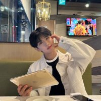 Neo (@yichen2__) 's Twitter Profile