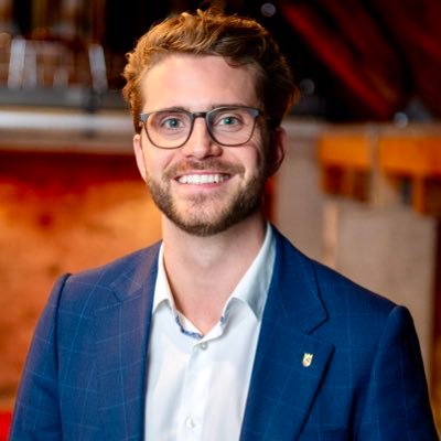 Popcorn-Dieb, Politik-Junkie, liebt Essen. Kaufmann & Jurist, #enkeltauglich|e Zukunft im Grossrat BE, Brötchen verdienen bei der Valfor Rechtsanwälte AG