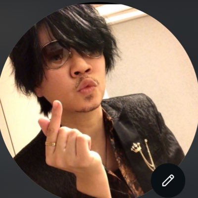 ラルクのkenさんとhydeさん大好きなREALツアーからkenコス始めた人。2020年はkenさんから歌動画と写真に4回の俺?2021年ついに俺やろいただく😭🙏2023-01-06ありがたくken様からあだ名を頂戴しました。
