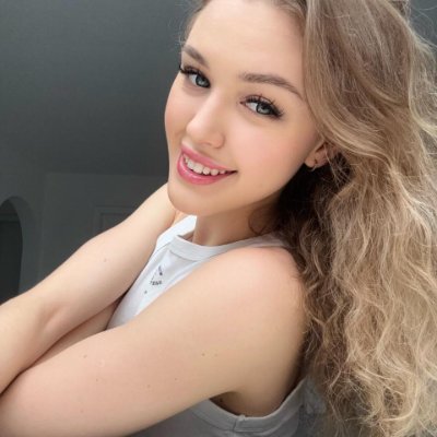 FoxxxxyDolly's profile picture. Some fantasies aren’t safe for social 🤫💻