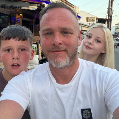 father of 4 ❤️🙏English and proud - massive ⚽️ fan - Chesterfield England Liverpool. Business Admin degree-classed as extreme far right by this useless labour