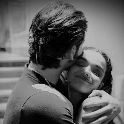 #1 rachiego fan • seen evita 2x • rachel and diego reposted my story • 🇬🇧 • she/her • minor • lover of pop music