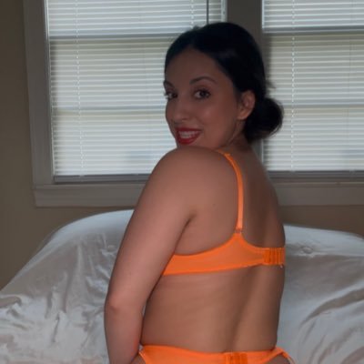 25 | bi | chronic illness(s) | your 𝐟𝐚𝐯🌶️| running everything myself 😉