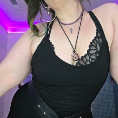 lydiaharker_'s profile picture. PAWG MILF next door 🍑 DMs open to buyers only