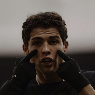 VyronR's profile picture. 