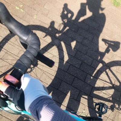 自転車が大好きで、風を切って走る瞬間に心が解放される感じがたまらないです🚴✨
休日はよく自然の中を走りに行って、景色を楽しんだり、新しいルートを見つけたりしています🌿
ペダルをこぐたびに小さな達成感があって、心も体もリフレッシュできます🍀